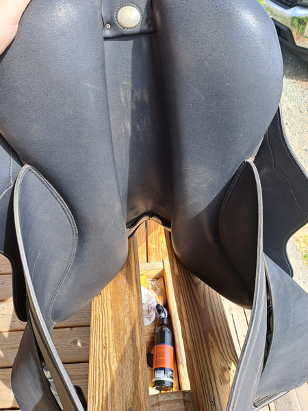 Bates Wintec Swinging Fender Australian Saddle - Large