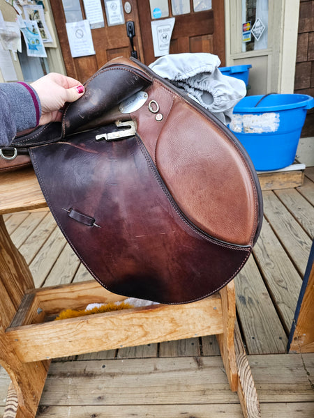 17" Courbette Close Contact Saddle