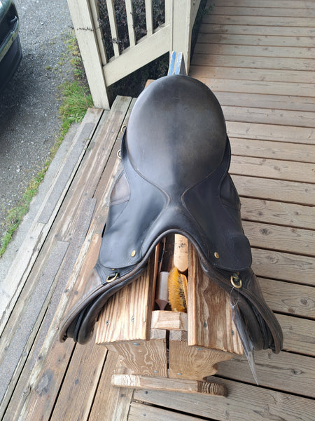 17.5" Crosby Olympia Jump Saddle