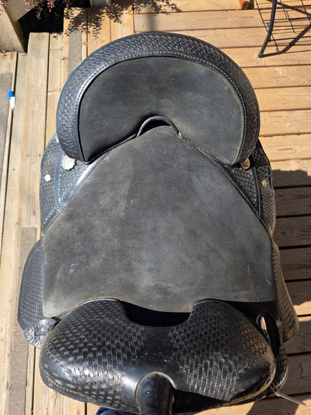 17" Hilason Treeless Barrel Racing Saddle