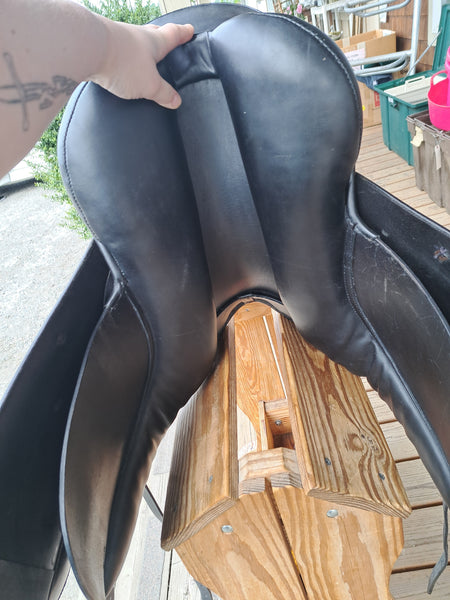 17.5" Duett Fidelio Dressage Saddle