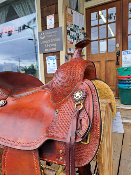 15" Crates Round Skirt Trail Saddle