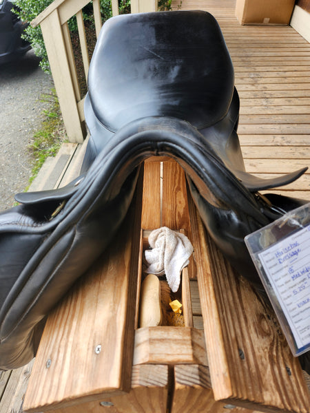 18" Hulsebos Dressage Saddle