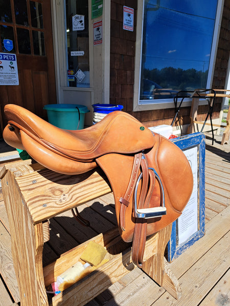 17" Prestige Close Contact Jumping Saddle