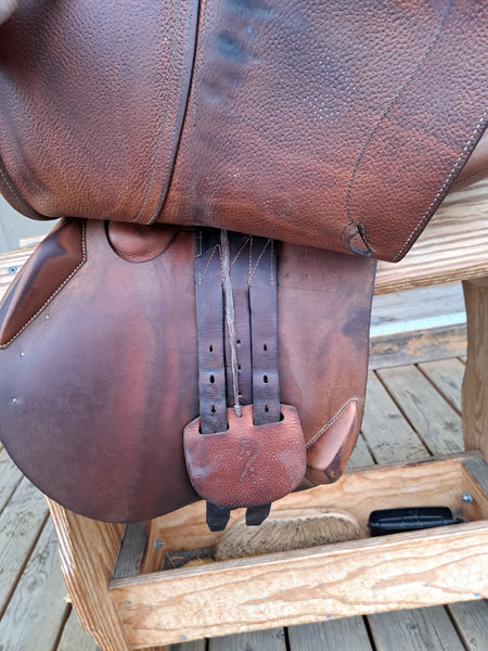 17.5" Antares Close Contact Jump Saddle