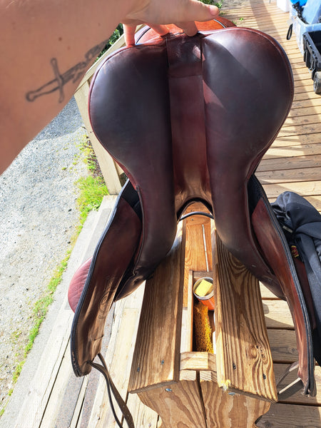 17.5" Custom Fleur De Lys Jump Saddle