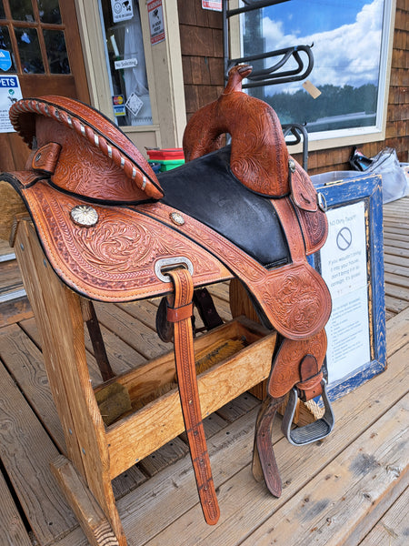 15.5" Treeless Tammy Fischer by Circle Y Barrel Saddle