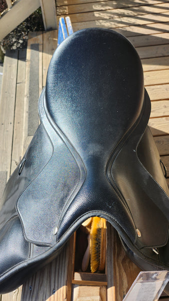 17.5" Wintec Hart All Purpose Saddle