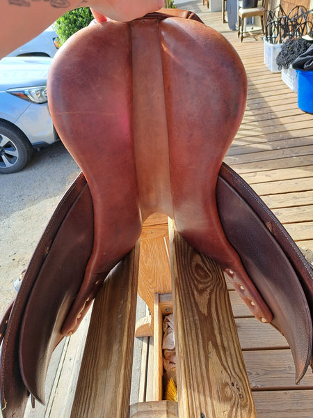 17" HDR Close Contact Jump Saddle