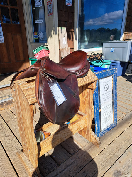 16.5" Devoucoux Biarritz Close Contact Saddle