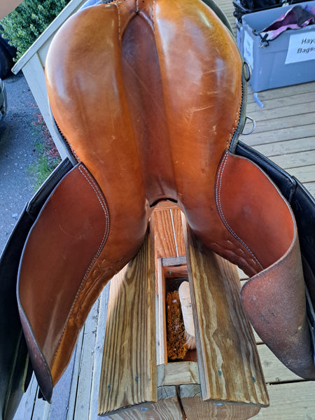 18" Stubben Romanus Dressage Saddle