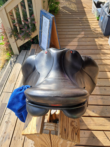18" Hastilow Concept Dressage Saddle