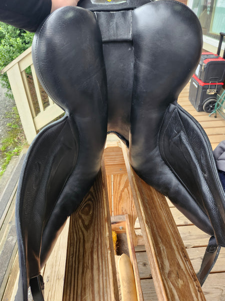 17" N2 Cardhu Dressage Saddle