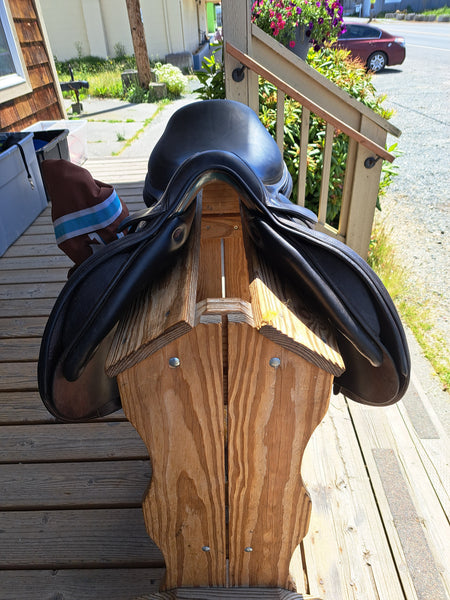 17" Voltaire Palm Beach Jump Saddle