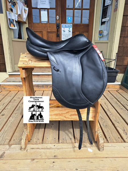 18" CWD SE24 Monoflap Dressage Saddle