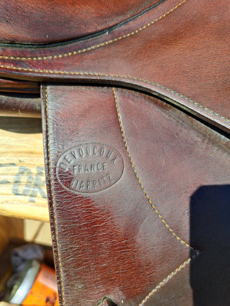 16.5" Devoucoux Biarritz Close Contact Saddle