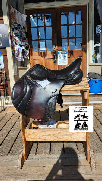 17.5" Kent & Masters S-Series jumping saddle