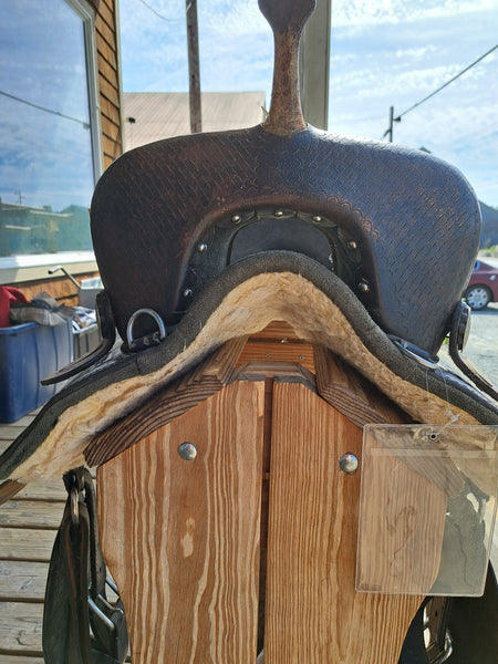 17" Hilason Treeless Barrel Racing Saddle