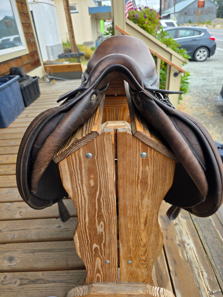 18" Dover Circuit Jump Saddle