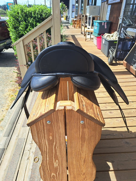 17" Wintec 500 Dressage Saddle
