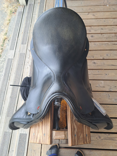 18" Albion SLK Dressage Saddle