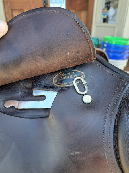 18" County Conquest Jumping Saddle