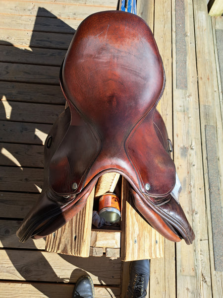 16.5" Devoucoux Biarritz Close Contact Saddle