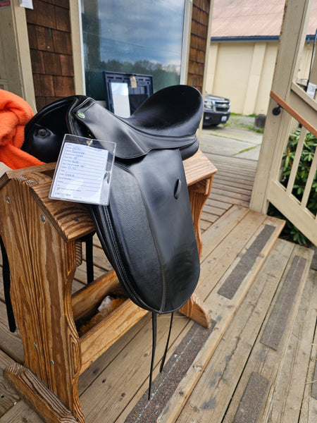 18" HDR Dressage Saddle