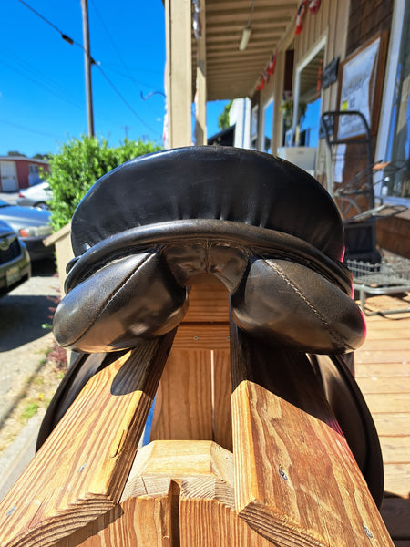 17.5" Karl Niedersuss Symphonie Dressage Saddle