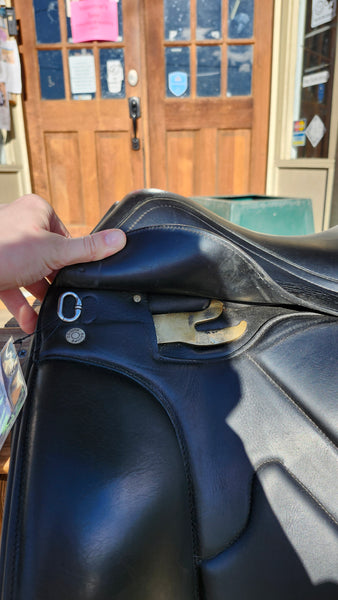 17.5" Equipe Bocelli Monoflap Dressage Saddle