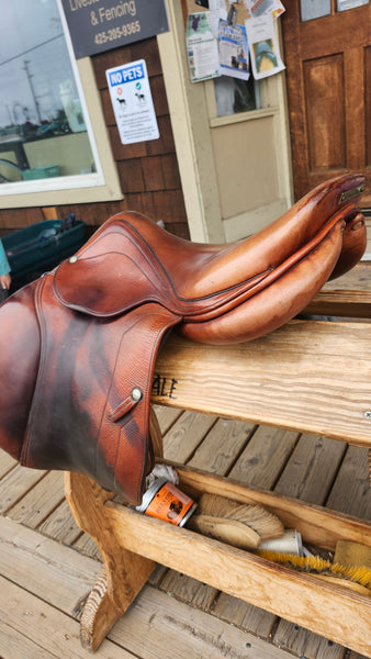 16.5" L. Bierry Jumping Saddle