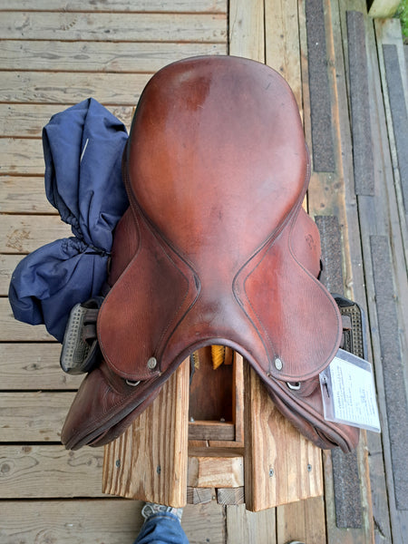 15.5" Antares Close Contact Jump Saddle