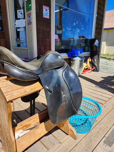 18" Anky Bonfire Dressage Saddle by Cliff Barnsby