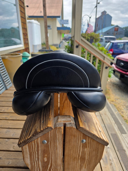 17.5" Custom Saddlery Icon Flight Monoflap Dressage Saddle