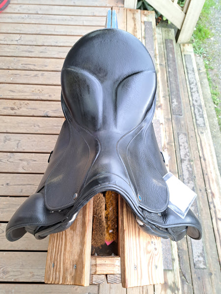 17.5" Stubben Genesis C.S. Deluxe Dressage Saddle