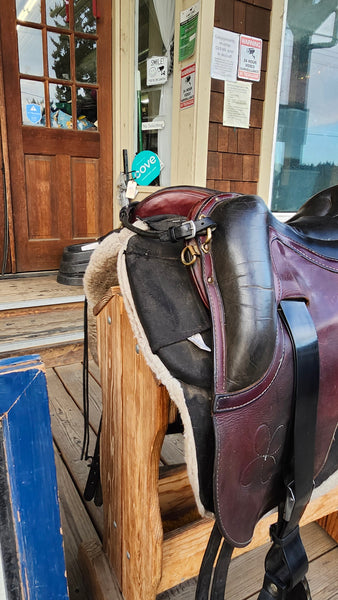 16" Ortho-Flex Endurance Saddle w/ Skito Booties