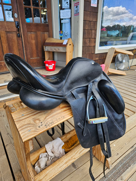 18" Custom Saddlery Icon Star Monoflap Dressage Saddle