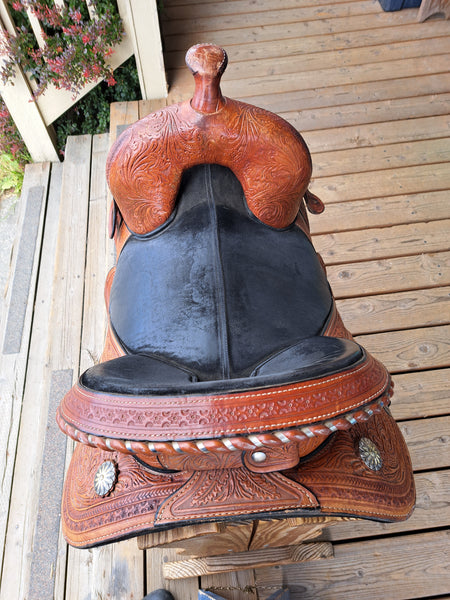 15.5" Treeless Tammy Fischer by Circle Y Barrel Saddle