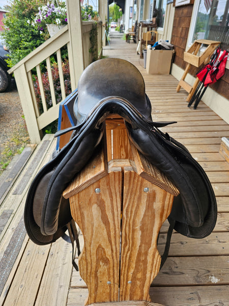 18" County Competitor Dressage Saddle