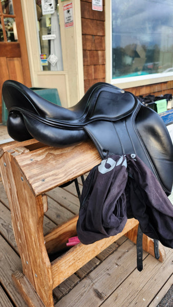 17" Amerigo Vega Dressage Saddle