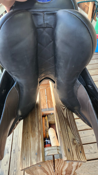 17" Hastilow & Sons Warwick Jumping Saddle
