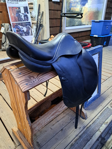 18" CWD SE24 Monoflap Dressage Saddle