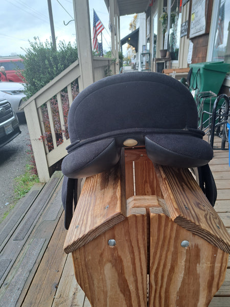 17" Wintec Isabell Dressage Saddle