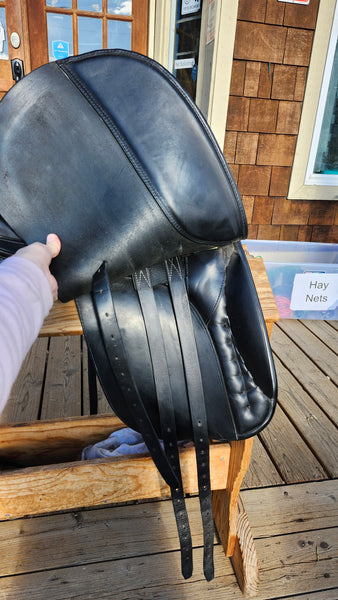 17.5" Karl Niedersuss Symphonie Dressage Saddle