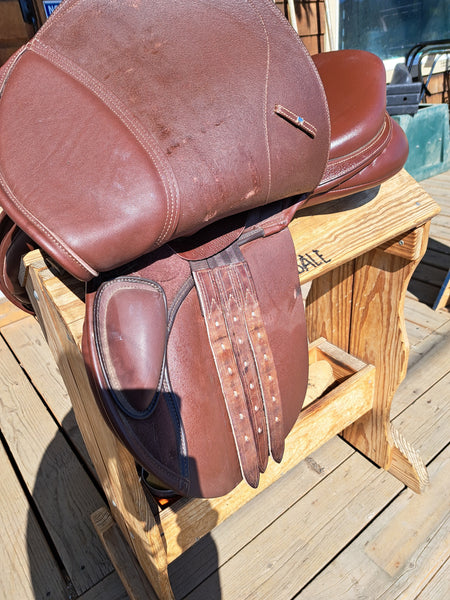 18" Collegiate Close Contact Jumping Saddle
