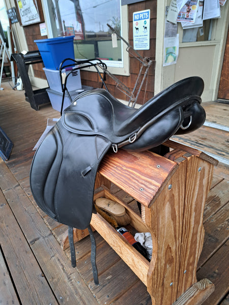 18" Courbette Aristokrat Dressage Saddle