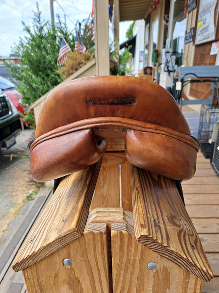 17.5" M. Toulouse Close Contact Jumping Saddle