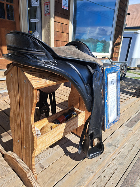 17" Hilason Treeless Endurance Saddle