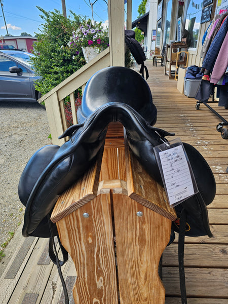 18" Custom Saddlery Icon Star Monoflap Dressage Saddle