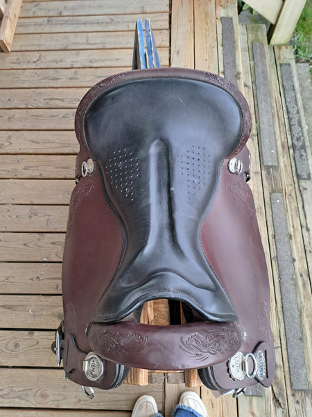 17.5" Tucker Horizen outpost Endurance Saddle